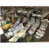 Image 2 : SHELF LOT OF 2 DOZEN VINTAGE PORCELAIN SHOES