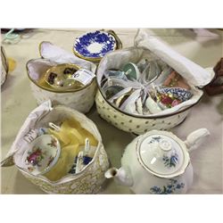 COLLECTION OF QUALITY BONE CHINA CUPS, SAUCERS AND TEAPOT