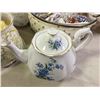 Image 3 : COLLECTION OF QUALITY BONE CHINA CUPS, SAUCERS AND TEAPOT