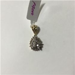 ONE 10KT YELLOW GOLD AND RHODIUM FINISH DIAMOND SET PENDANT WITH 27 DIAMONDS, APPROX 0.75CARAT