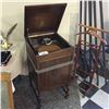 Image 1 : ANTIQUE VICTOR TALKING MACHINE