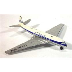 Dinky Toys 702 D.H. Comet airliner in BOAC livery…