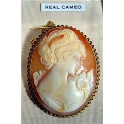 Ladies' head cameo brooch in a 9ct gold surround…