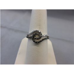Double wave design ring set with Black Diamond
