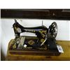 Image 1 : Vintage Singer Sewing Machine