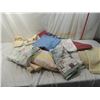 Image 1 : BOX LOT ASSORTED LINENS, QUILT