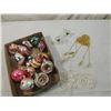 Image 1 : LOT 19 VINTAGE GLASS ORNAMENTS