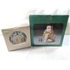 Image 4 : LOT 2 HOLIDAY DECOR FIGURE & HOUSE