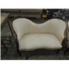 Image 1 : VICTORIAN PARLOR LOVE SEAT