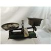 Image 1 : FRENCH CAST IRON SCALES WITH BRASS PAYS