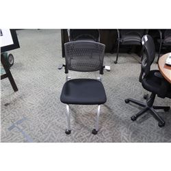 BLACK MOBILE CLIENT CHAIR