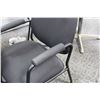 Image 2 : BLACK SLED BASE CLIENT CHAIR