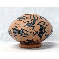 Mata Ortiz Lizard Seed Jar by Jose Villa with pottery ring