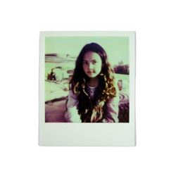 Falling Skies Anne Glass (Moon Bloodgood) Polaroid of Lexi (Scarlett Byrne) Movie Props