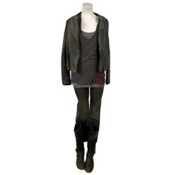 Falling Skies Anne Glass (Moon Bloodgood) Movie Costumes