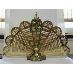 AN EDWARDIAN BRASS FIRESCREEN, incorporating a retractable pierced fan, height 68cm  50-80...