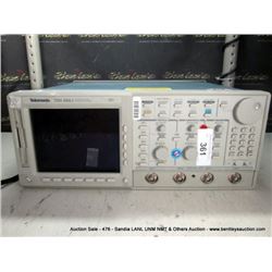 TEKTRONIX TDS-684A COLOR FOUR CHANNEL DIGITIZING OSCILLOSCOPE (print sequence:) 67561 S712797