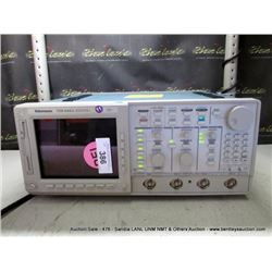 TEKTRONIX TDS 644A COLOR FOUR CHANNEL DIGITIZING OSCILLOSCOPE (print sequence:) 67582 S773328