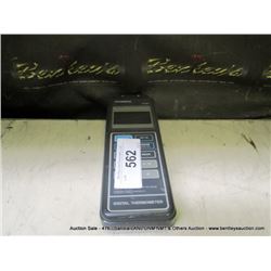 IOMEGA HH82 DIGITAL THERMOMETER