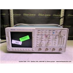 TEKTRONIX TDS 680B 2-CHANNEL DIGITAL REALTIME OSCILLOSCOPE (print sequence:) 1500182