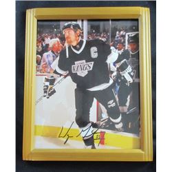 WAYNE GRETZKY AUTOGRAPHED 8x10 PHOTO