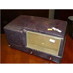 VINTAGE RADIO - GE - BAKELITE HOUSING