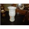Image 1 : MILK GLASS VASE