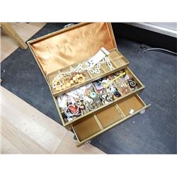 JEWELRY BOX WITH ASSORTED JEWELRY