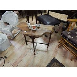 VINTAGE D-TABLE