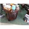 Image 1 : New round mahogany end table