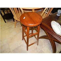 SWIVEL BAR STOOL