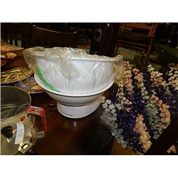 SET OF 2 BOWLS & SUCTION STABILIZER - BOWL TO STABILIZER; STABILIZER TO TABLE