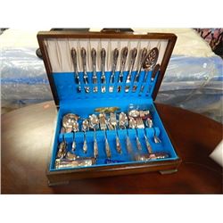 VINTAGE WHITE ORCHARD CUTLERY IN ORIGINAL WOOD BOX