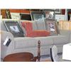 Image 1 : NEW UPHOLSTERED CHESTERFIELD