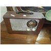 Image 1 : Vintage radio