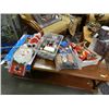 Image 2 : LOT OF VITNAGE COLLECTABLE CHRISTMAS DECOR IN VINTAGE SUIT CASE