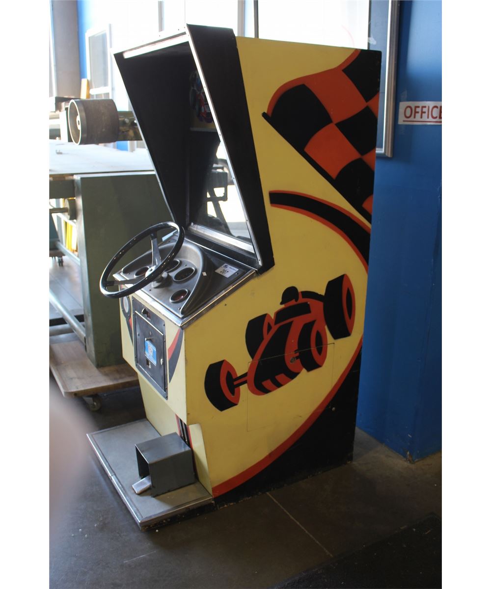 VINTAGE CHICAGO COINS SPEEDWAY ARCADE GAME