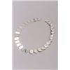 Image 1 : ÖSTERREICH Collier, Silber. 31 kreisrunde, wellenartig gebogene Silberplättchen mit Hammers...