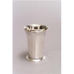 GEORG JENSEN, Kopenhagen Becher, Silber. Über rundem, flachem Fuß mit Perlschnurdekor konis...
