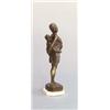 Image 1 : ANONYM Afrikanerin mit Kind, Bronze, Bein. Stehende weibliche Figur mit Kopftuch und Ohrrin...