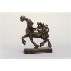 CARL NACKE (*1876) Kentaur mit drei kleinen Faunen, Bronze, patiniert. Kentaur mit gebeugte...