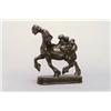 CARL NACKE (*1876) Kentaur mit drei kleinen Faunen, Bronze, patiniert. Kentaur mit gebeugte...