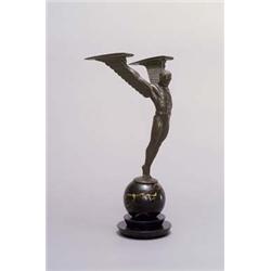 OTTO SCHMIDT-HOFER (1873 - 1925) Ikarus, Bronze, Marmor. Über runder, abgetreppter Plinthe...