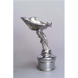 CHARLES SYKES (1875 - 1950) Kühlerfigur Flying Lady, genannt Emily, verchromtes Metall. Auf...