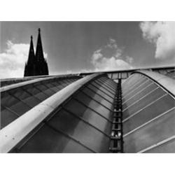 CLEMENS HARTZENBUSCH Bahnhofsdächer mit Kölner Dom, SW-Fotografie, Vintage. 20,1 x 26,5 cm....