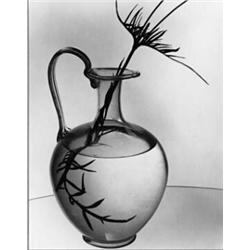HILDEGARD LOTZ Glaskanne auf Glasplatte mit Ast, SW-Fotografie, Vintage. 22,7 x 17,9 cm. Fo...