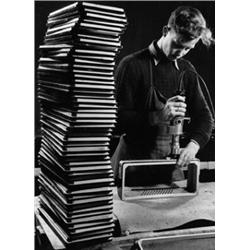 HEINZ SANGERMANN Werkstatt, SW-Fotografie, Vintage. 22,7 x 16,2 cm. Foto rückseitig bez. mi...