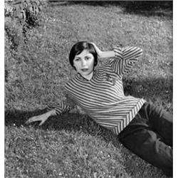 MAX WETTE 2 Modefotografien, SW-Fotografien, Vintages. Frau mit Kostüm, Hut und Schirm, Fra...