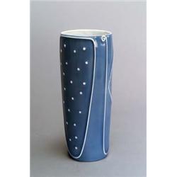ROSENTHAL, KUNSTABT. SELB, Selb Beate Kuhn Vase, Porzellan. Unterglasurbemalung der Gefä...