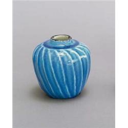 MAX LAEUGER, ATELIER KARLSRUHE Vase, Keramik. Heller Scherben, türkisblaue craquelierte Übe...